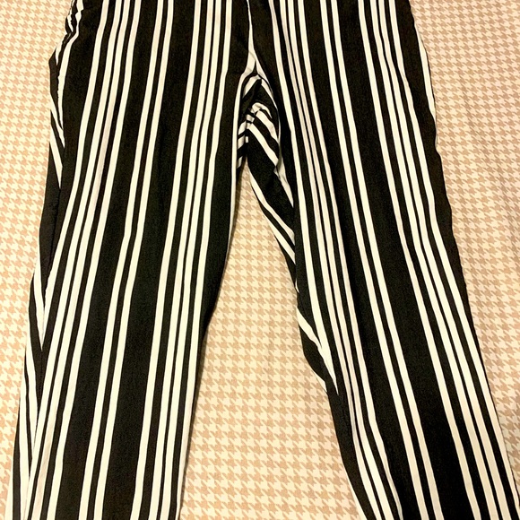 Cato Est 1946 black & white striped capri pants. Size 22W. Like new condition. - Picture 2 of 5